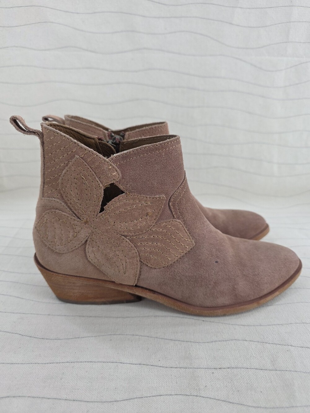 FRYE Womens Farrah Floral Cut Out Rose Suede Ankle Boots Side Zip Shoes Sz 6.5
